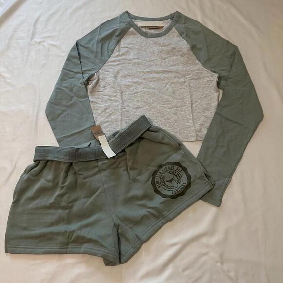 PINK Victoria's Secret Long sleeve and sweat shorts set - Picture 1 of 4